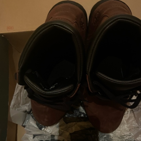 Timberland Hiking Boots. Made of fine leather & worn twice at best. Size 8.5… - Picture 4 of 10